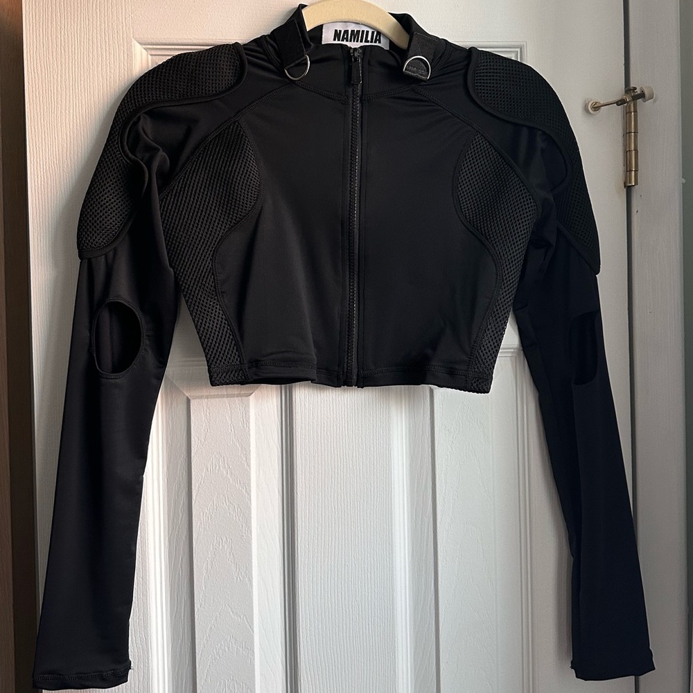 NAMILIA Black Long Sleeve Crop Top